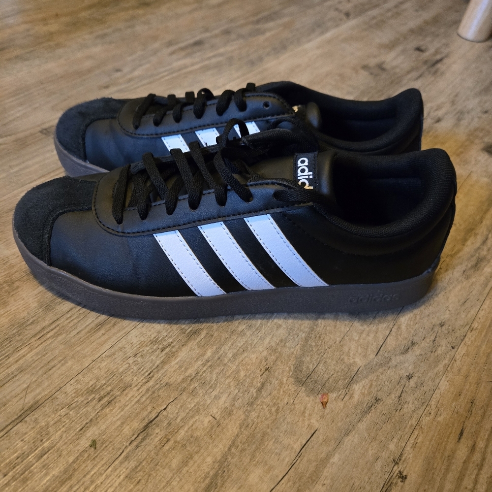 Adidas - Picture 2 of 4